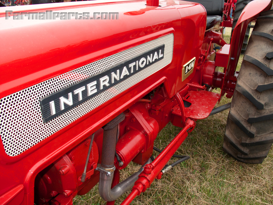 International Harvester Farmall International B-414 Cool angle